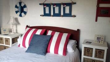 Family Apartment, 3 Bedrooms | 3 bedrooms, premium bedding, desk, free WiFi