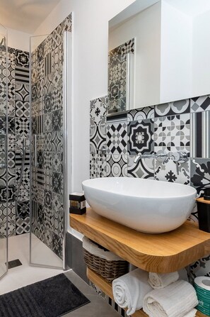Dusche, Haartrockner, Bidet