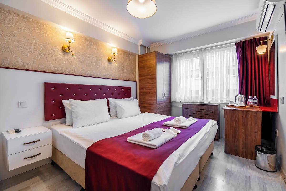 Standard Double Room, 1 Queen Bed, City View | Premium bedding, minibar, laptop workspace, free WiFi