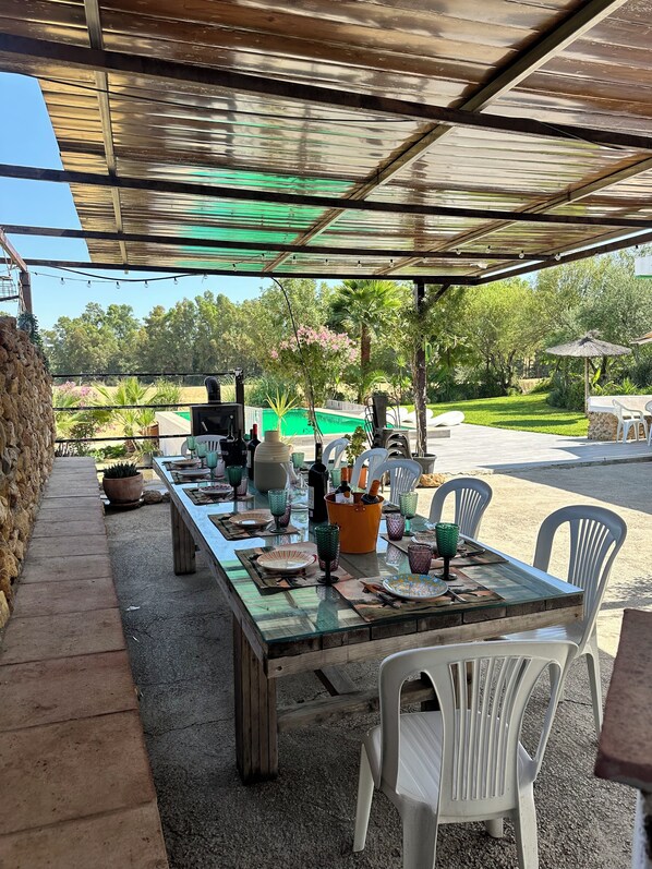 Outdoor dining