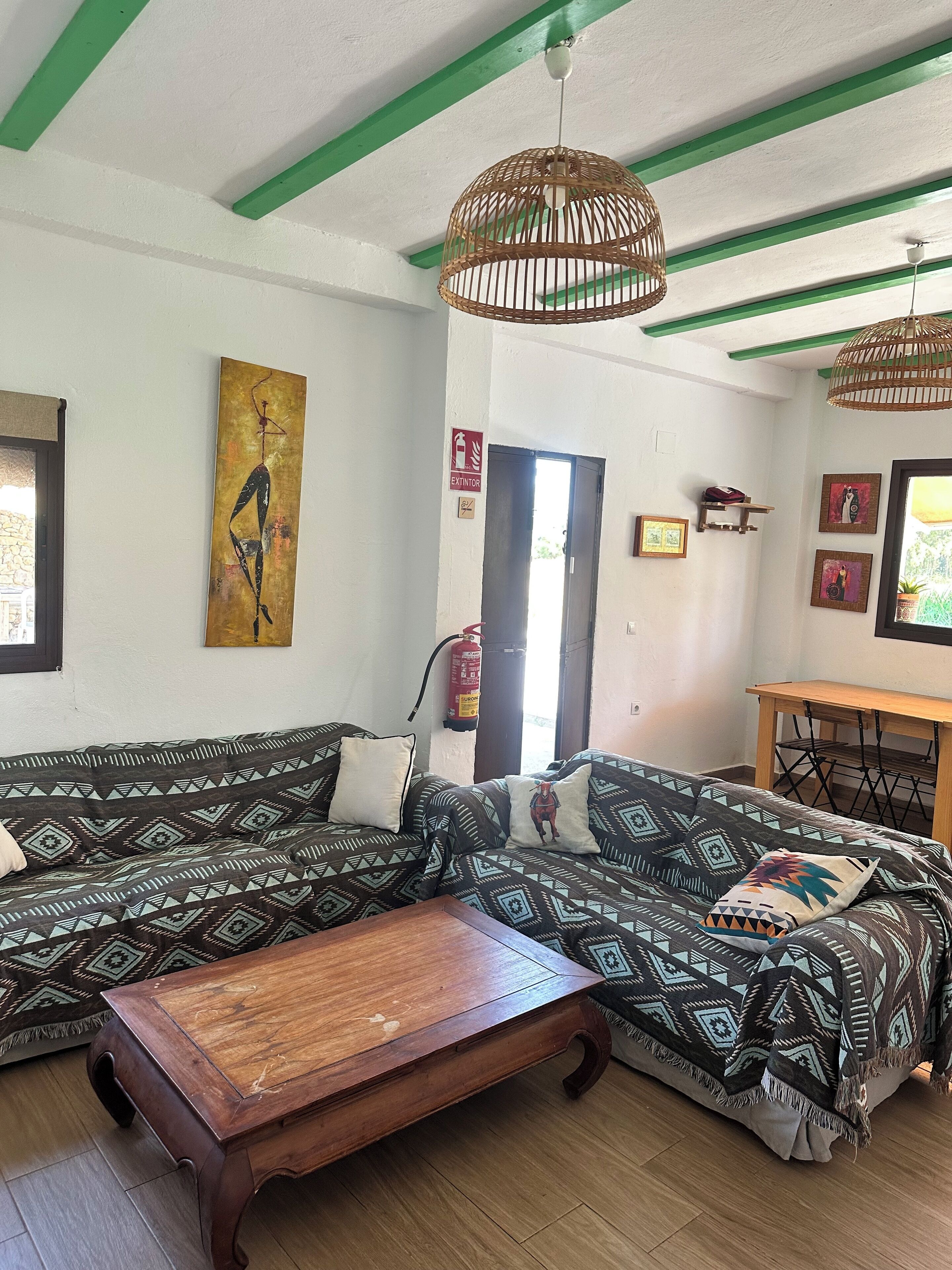 Televisión y chimenea 