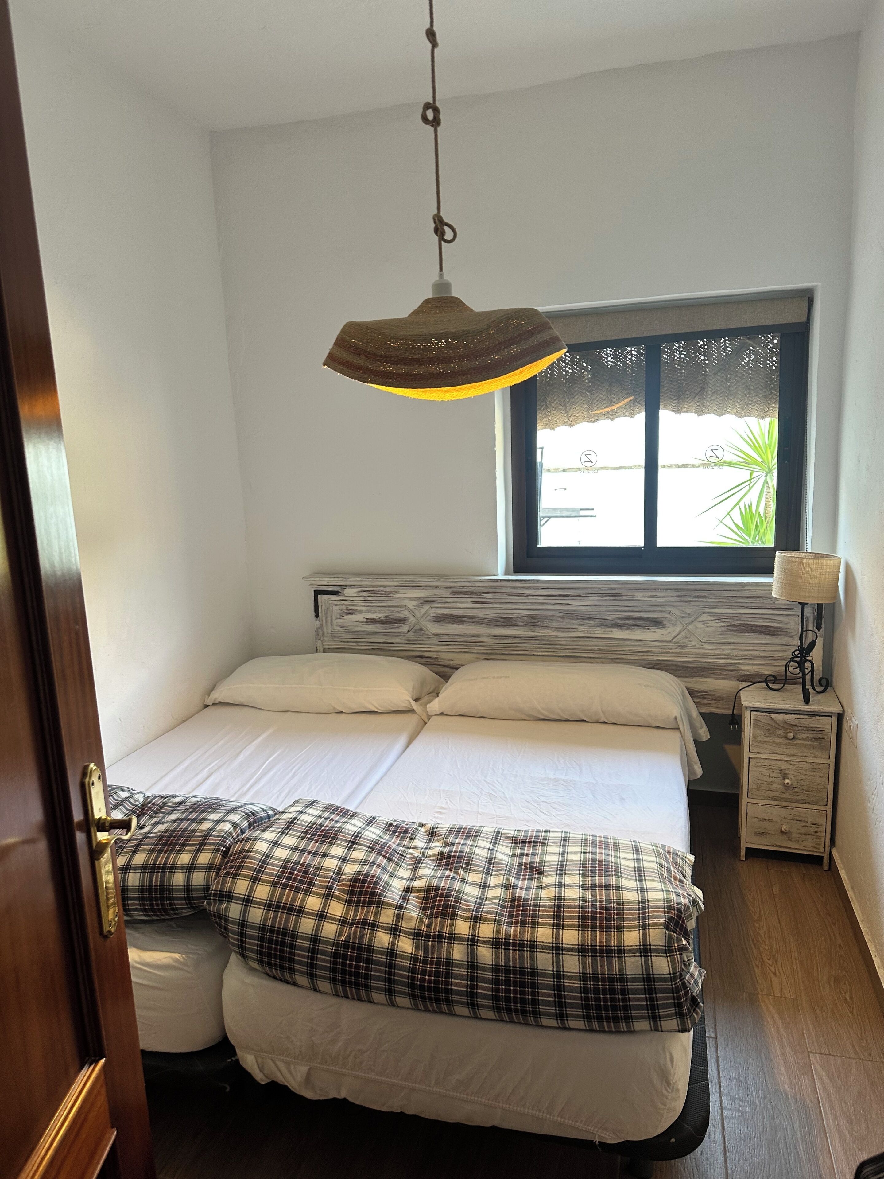 5 habitaciones y tabla de planchar con plancha 