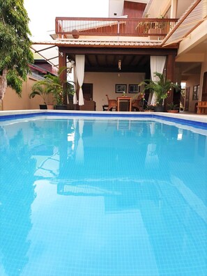 Outdoor pool - Amalia Apartments (Paramaribo)