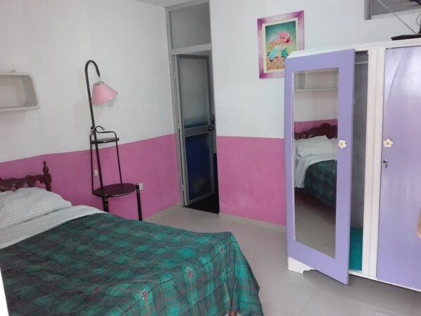 3 Schlafzimmer, Schreibtisch, Bügeleisen/Bügelbrett, kostenloses WLAN