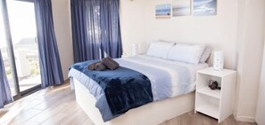 Exclusive House | Desk, blackout curtains, iron/ironing board, free cots/infant beds - See wende Hemel (Yzerfontein)