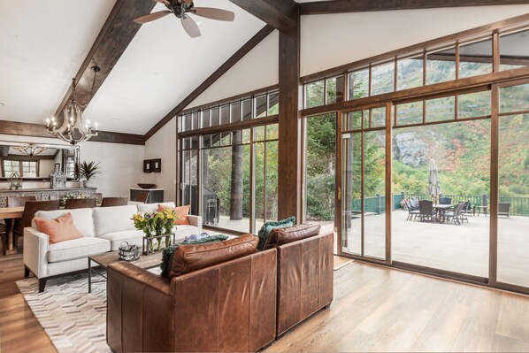 Smart TV, fireplace, books, stereo - Mountain Lodge Overlooking Waterfall - Hot Tub, 5 bedroom, Unbelievable Views! (Sundance)