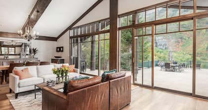 Mountain Lodge Overlooking Waterfall - Hot Tub, 5 bedroom, Unbelievable Views!