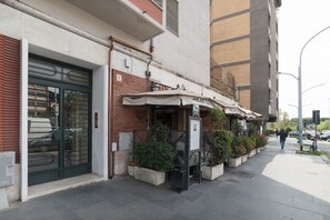 تفاصيل الفندق من الخارج