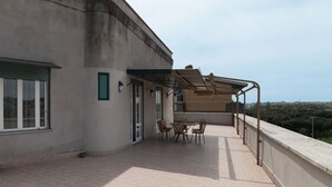 Outdoor dining - Aventino Rooftop Terrace (Roma)