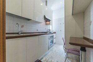 Kühlschrank, Ofen, Herdplatte, Geschirrspüler