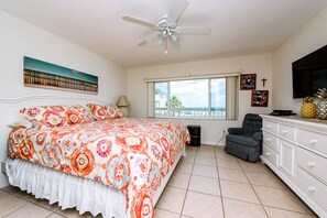 2 slaapkamers, een strijkplank/strijkijzer, internet, beddengoed