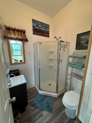 Towels, soap, shampoo, toilet paper - Kenai River fishing access (Soldotna)