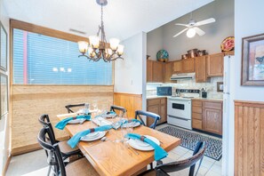Dining - 2 Bedroom 2 Bath with Great Ski Access (Telluride)