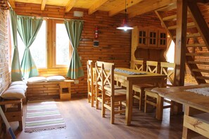 Cabane Familiale, 3 chambres, balcon, vue montagne | Coin séjour