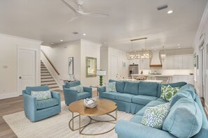 Living area - Neighborhood beach access/w 6 seater golf cart & private pool (Santa Rosa Beach)