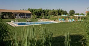 Outdoor pool - Boutique hotel in the countryside (Saint-Cricq-Chalosse)