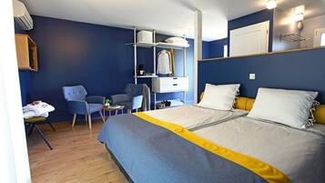 10 bedrooms, WiFi, bed sheets, wheelchair access