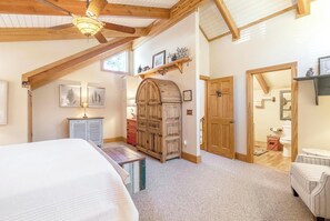 4 habitaciones, tabla de planchar con plancha, internet y ropa de cama 