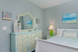 4 habitaciones, tabla de planchar con plancha, wifi y ropa de cama 