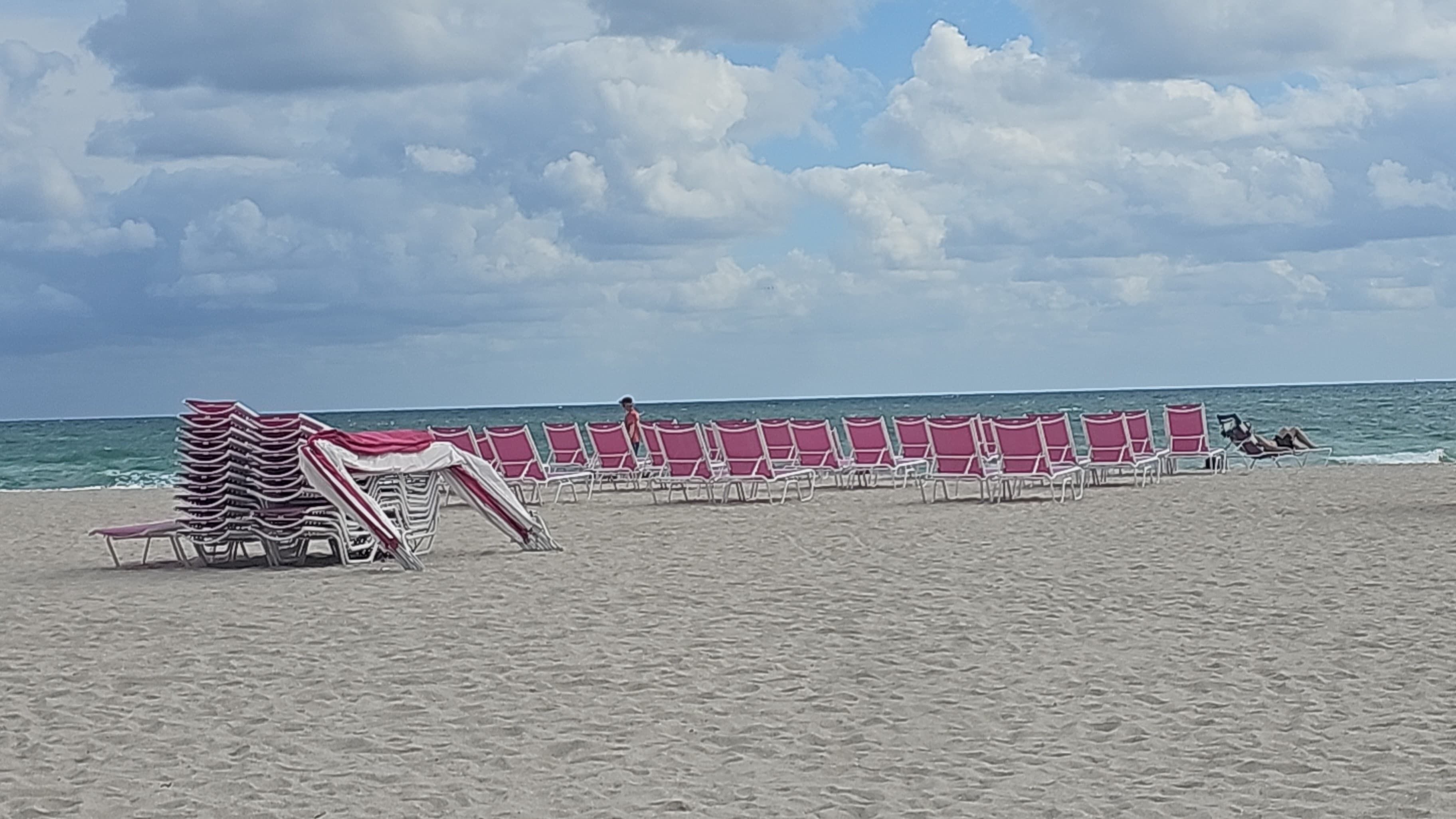 2 Sunbeds and 1 umbrella included