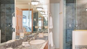 Hair dryer, towels - Telluride Lodge Condo 411 (Telluride)