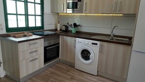 Frigorífic, microones, forn i placa de cuina 