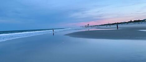 Beach nearby, sun-loungers, beach towels