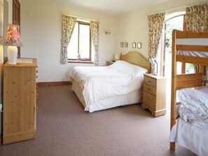 2 chambres, fer et planche à repasser, Wi-Fi, literie fournie