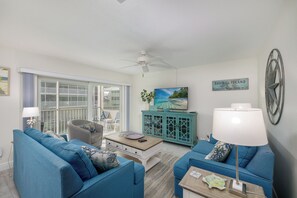 Living area - Pack Your Bags (Sanibel)
