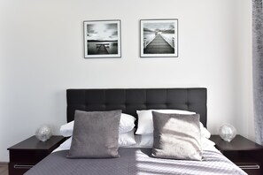 2 habitaciones, caja de seguridad en la habitación y escritorio 