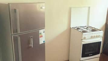 Villa clásica, 6 habitaciones | Cocina privada | Refrigerador con congelador, microondas y parrilla de estufa