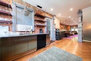 Private kitchen - Gorgeous 4 BR/3.5 BA Rowhous U. Steet Area  With All New Furnishings!! (Washington)