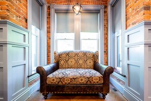 Interior - Gorgeous 4 BR/3.5 BA Rowhous U. Steet Area  With All New Furnishings!! (Washington)