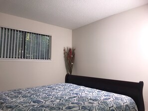 2 bedrooms, iron/ironing board, WiFi, bed sheets
