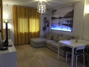 Televisie en een open haard