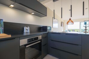 Fridge, microwave, oven, stovetop - House Wattsonne (Rantum)