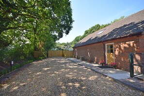 Property grounds - The Pines , Woodmancote -  retreat in the countryside close to Emsworth harbourside village (Emsworth)