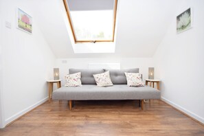 Smart TV - The Pines , Woodmancote -  retreat in the countryside close to Emsworth harbourside village (Emsworth)