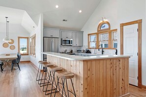 Fridge, microwave, oven, stovetop - Sound Decision: Golf & Sound Views, Village Beach Club Amenities (Nags Head)