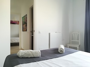 2 habitaciones, tabla de planchar con plancha, wifi y ropa de cama