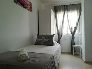 2 habitaciones, tabla de planchar con plancha, wifi y ropa de cama