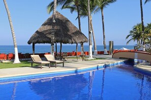 Pool - Casa Palmar 3BR  · Remarkable 3BR, 2BA Beachfront Condo (Sayulita)