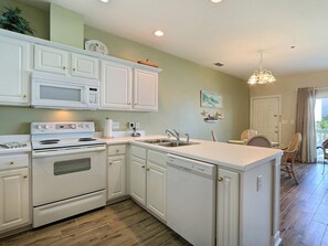 Fridge, microwave, oven, stovetop - Heated Pool Access | 5*Clean | Flex Cancelation (Tybee Island)