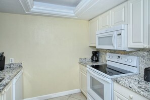 Private kitchen - House Of The Sun #211GS (Sarasota)