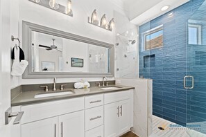 Combined shower/bathtub, hair dryer, towels, soap