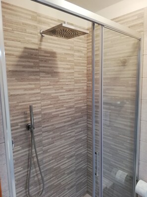 Shower, hair dryer, bidet, towels - Le Magnolie 2 next to the bus stop (Venezia)