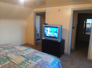 3 makuuhuonetta, työpöytä, silitysrauta/-lauta, Wi-Fi