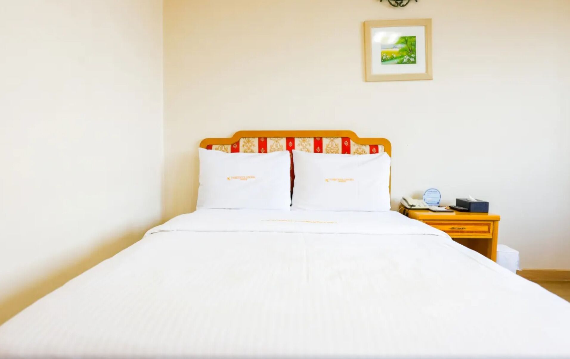 deluxe double room | 1 bedroom, desk, laptop workspace, blackout curtains