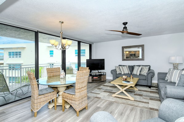 Living area - Welcome to Unit 502 at House of the Sun! (Sarasota)