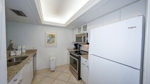 Private kitchen - House Of The Sun #215GF (Sarasota)